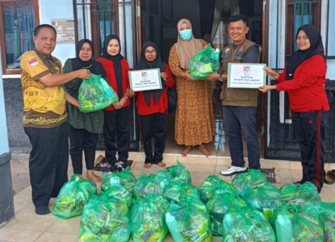 Pemkab Way Kanan Salurkan Bantuan Sembako kepada Korban Banjir & Kebakaran di Negeri Agung