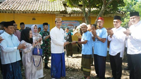 Presiden Prabowo Kirim Sapi Kurban Jumbo 1,051 Ton ke Lampung Selatan, Warga Jati Agung Antusias
