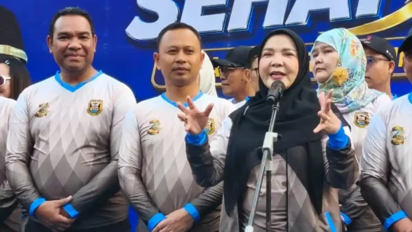 Ribuan Warga Meriahkan Jalan Sehat HUT ke-344 Bandar Lampung, Penjual Cilok Bawa Pulang Mobil