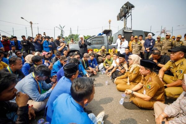 Wagub Jihan Temui Massa PMII, Pastikan Aspirasi Mahasiswa Lampung Diteruskan ke Pemerintah Pusat