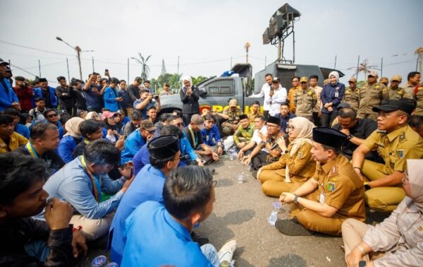 Wagub Jihan Temui Massa PMII, Pastikan Aspirasi Mahasiswa Lampung Diteruskan ke Pemerintah Pusat