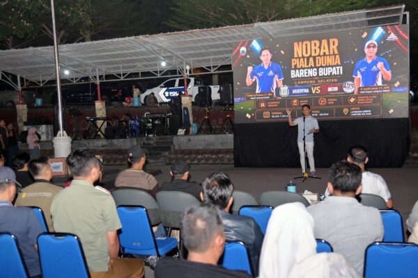 UMKM Raup Berkah dari Nobar Piala Dunia, Bupati Egi: Gema HELAU Gerakkan Ekonomi Rakyat