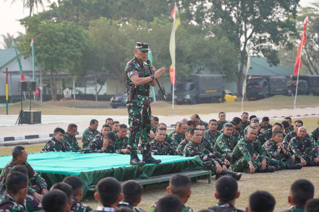 Tutup Lomba Binsat HUT Ke-1 Kodam XXI/Radin Inten, Danrem 043/Gatam Apresiasi Prestasi Prajurit