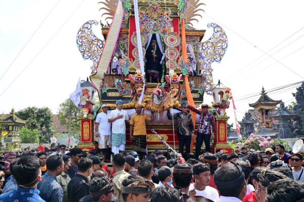 Diarak di Atas Bade 24 Meter, Bupati Egi Targetkan Balinuraga Jadi Desa Wisata Budaya 2027