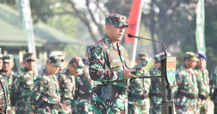 Danrem 043/Gatam Kobarkan Semangat Kontingen Balakrem dan Yonif 143/TWEJ di Pembukaan Lomba Binsat HUT Ke-1 Kodam XXI/Radin Inten