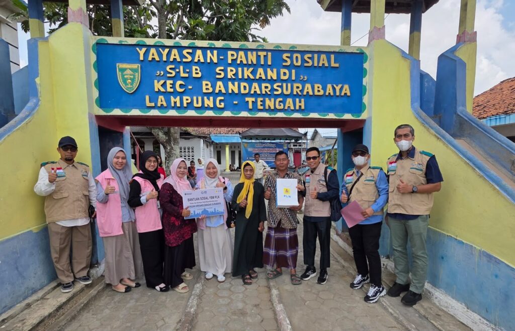 YBM PLN dan Srikandi UP3 Metro Salurkan Bantuan Sosial ke Yayasan Panti Sosial SLB Srikandi