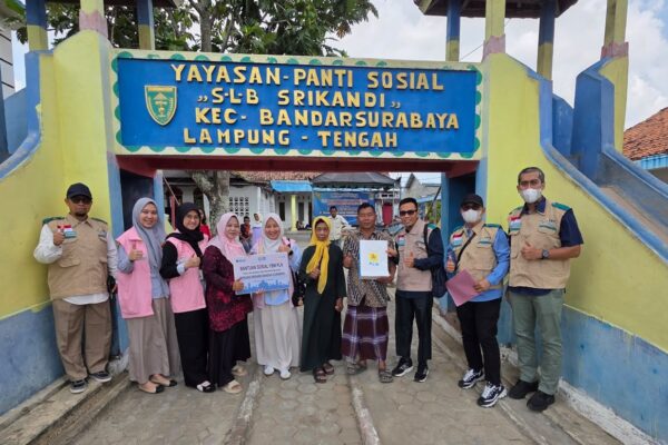 YBM PLN dan Srikandi UP3 Metro Salurkan Bantuan Sosial ke Yayasan Panti Sosial SLB Srikandi