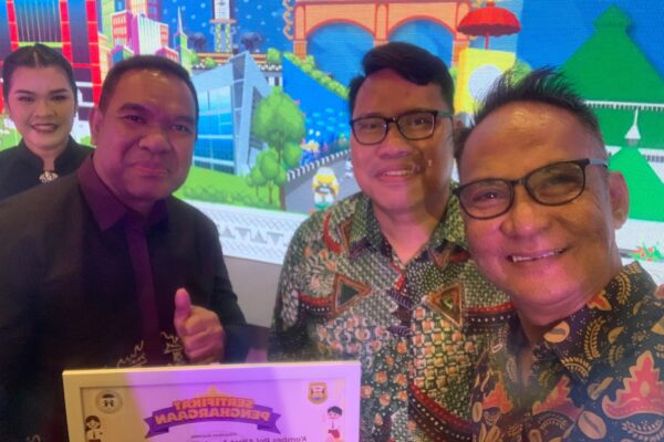 Komnas PA Bandar Lampung Anugerahkan Penghargaan kepada Kombes Pol. Alfret Jacob Tilukay