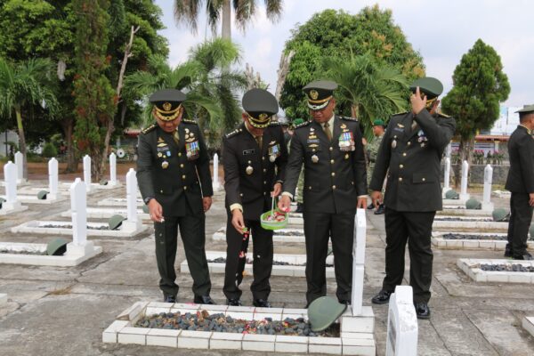 Kasrem 043/Gatam Hadiri Ziarah Nasional HUT ke-81 TNI di TMP Tanjung Karang