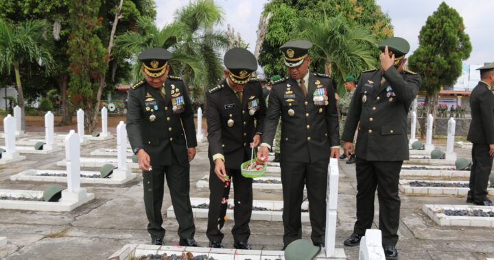 Kasrem 043/Gatam Hadiri Ziarah Nasional HUT ke-81 TNI di TMP Tanjung Karang